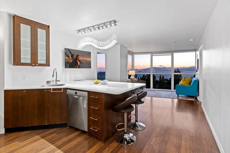 1401 907 Beach Avenue Vancouver, BC - 2