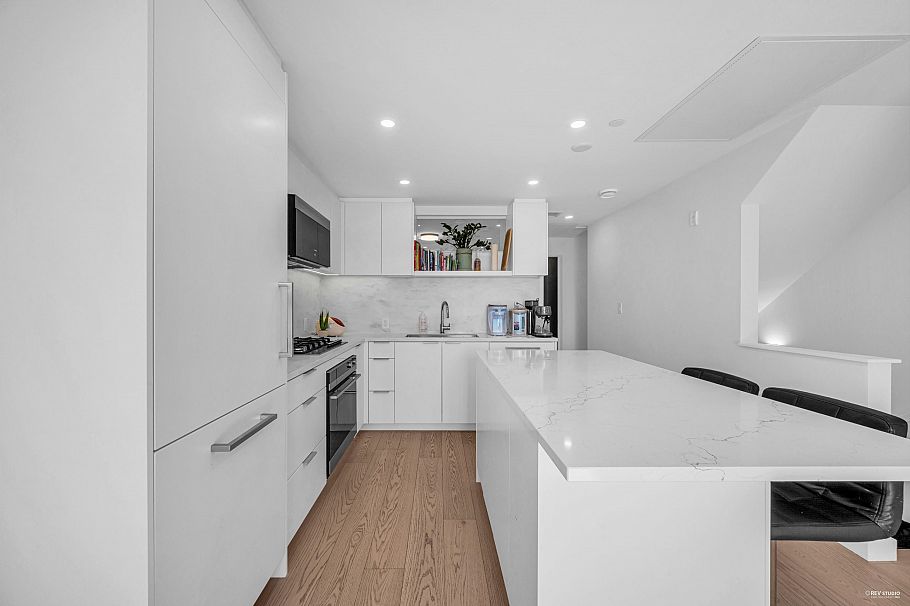 116 650 E 2nd Street North Vancouver, BC - 4