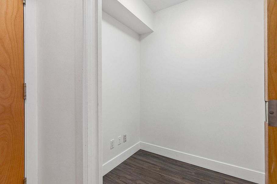 2002 989 Richards Street Vancouver, BC - 17