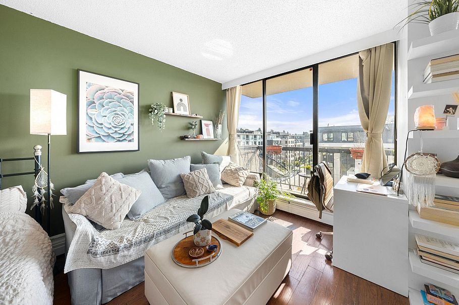 706 145 St. Georges Avenue North Vancouver, BC - 2
