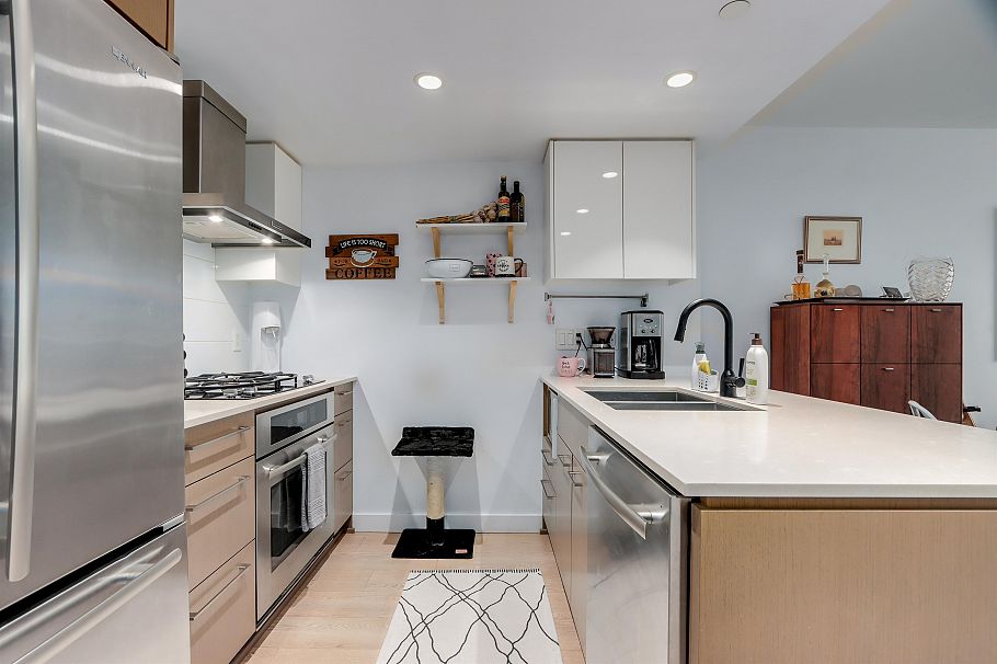 207 1618 Quebec Street Vancouver, BC - 2