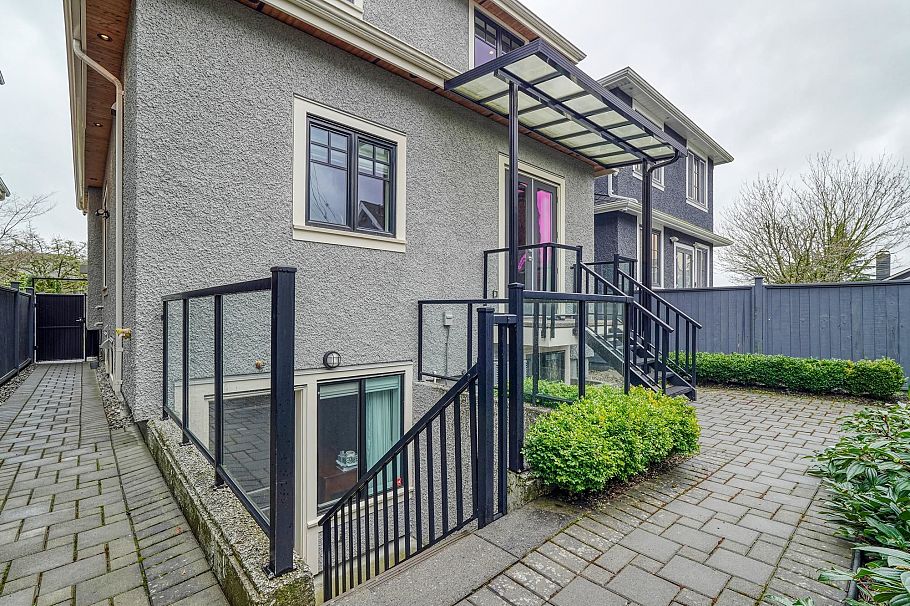 1895 W 60th Avenue Vancouver, BC - 26