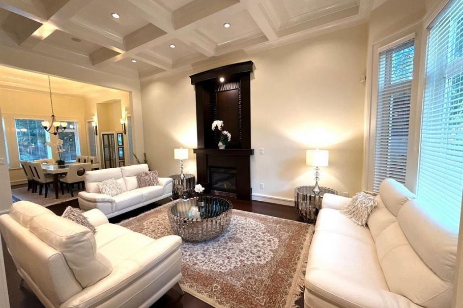 1017 Canyon Boulevard North Vancouver, BC - 1