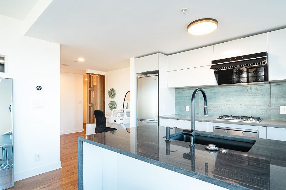 2401 108 W Cordova Street Vancouver, BC - 22