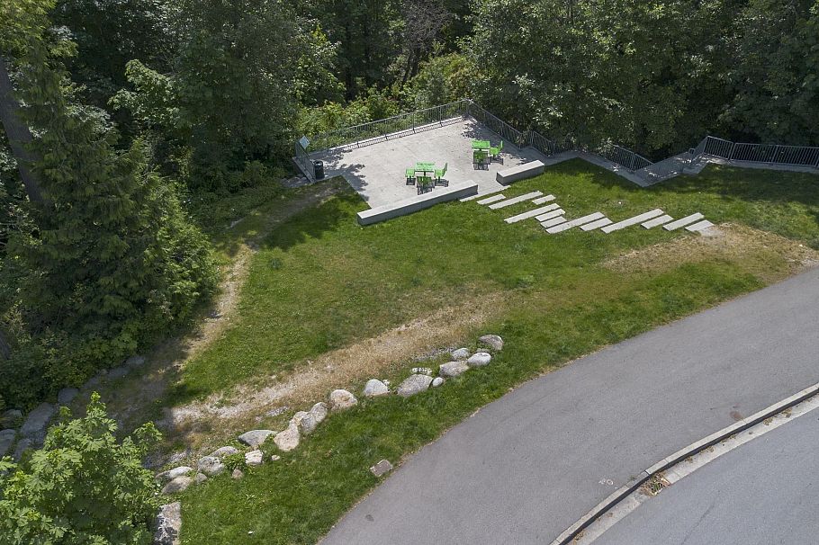 658 E 3rd Street North Vancouver, BC - 16