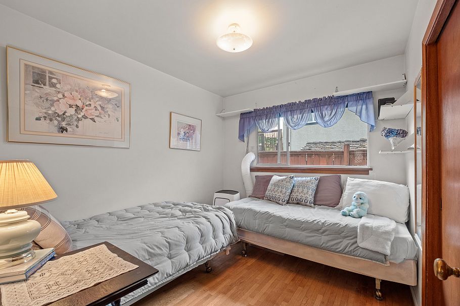 2239 Windridge Drive North Vancouver, BC - 24