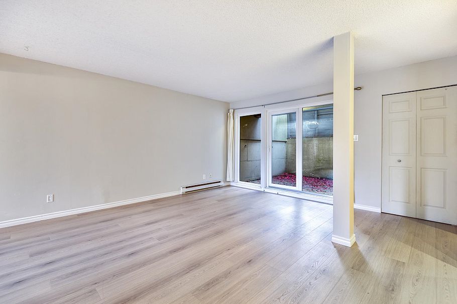 1365 W 8th Avenue Vancouver, BC - 4