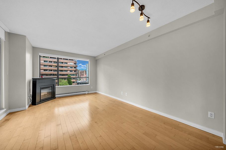 1608 1189 Howe Street Vancouver, BC - 2