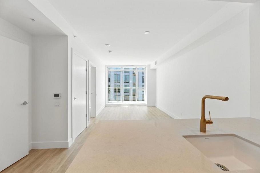 605 2385 Emery Court North Vancouver, BC - 6