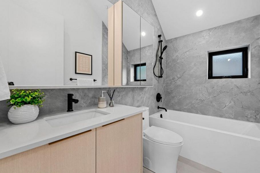 6890 Brooks Street Vancouver, BC - 25