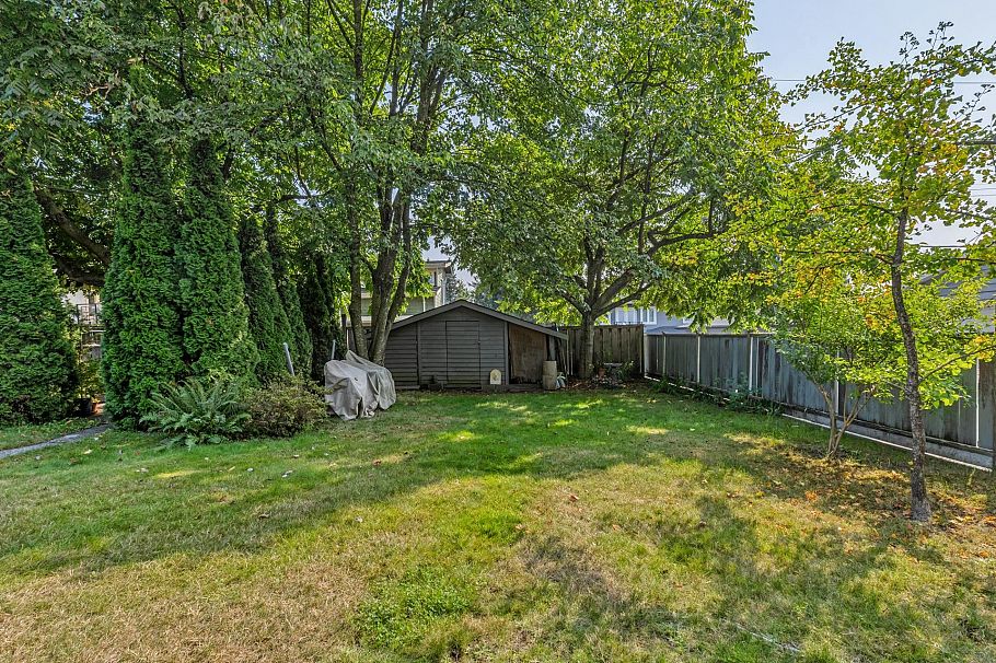 415 W 26th Street North Vancouver, BC - 38