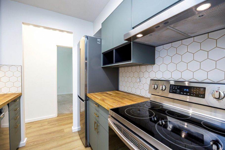 304 2008 Fullerton Avenue North Vancouver, BC - 1