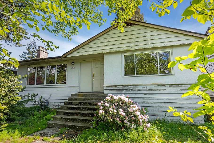 515 W 24th Street North Vancouver, BC - 1