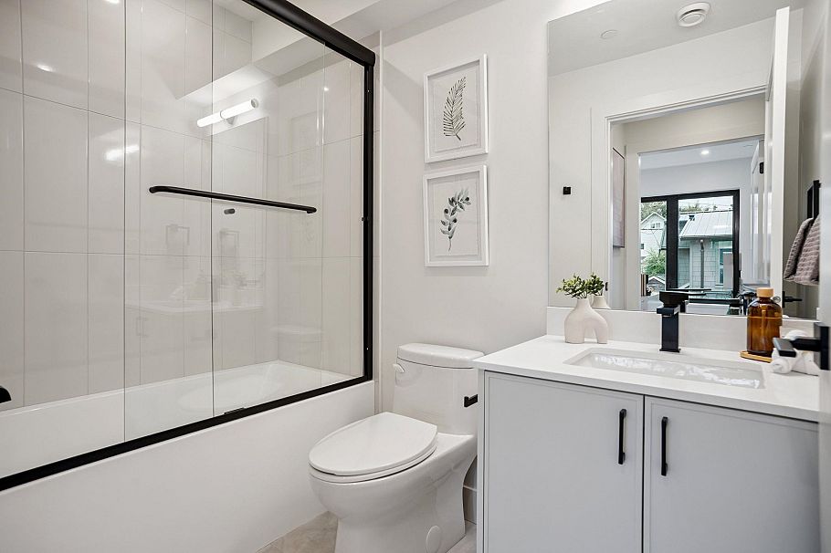 2 1915 E 3rd Avenue Vancouver, BC - 13