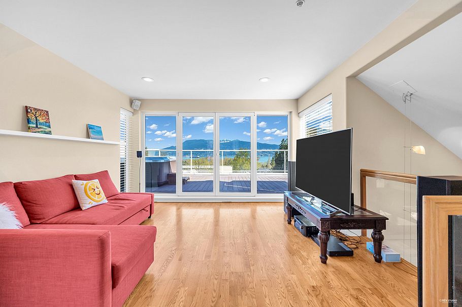 4060 W 10th Avenue Vancouver, BC - 18