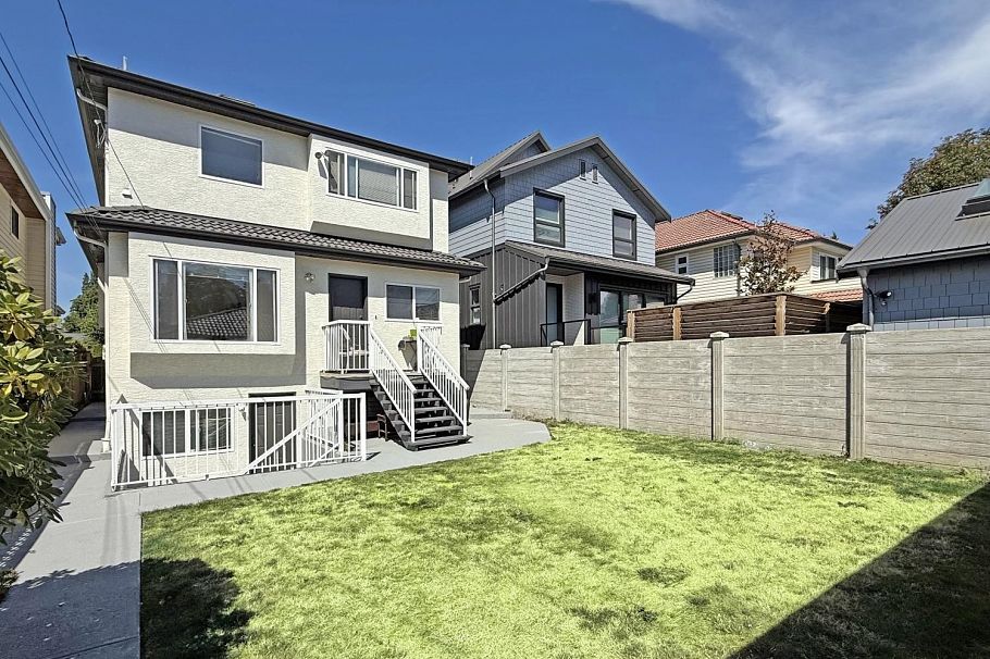 2066 W 44th Avenue Vancouver, BC - 32