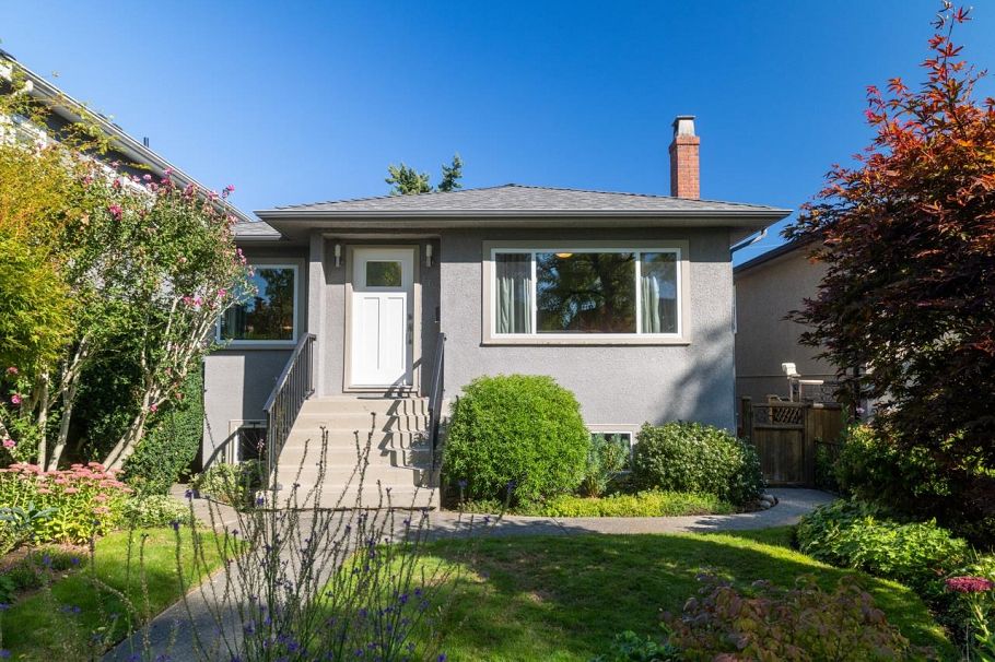 2743 Kitchener Street Vancouver, BC - 1