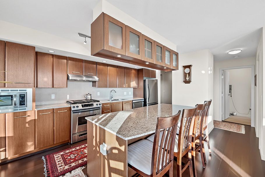 805 683 W Victoria Park North Vancouver, BC - 21