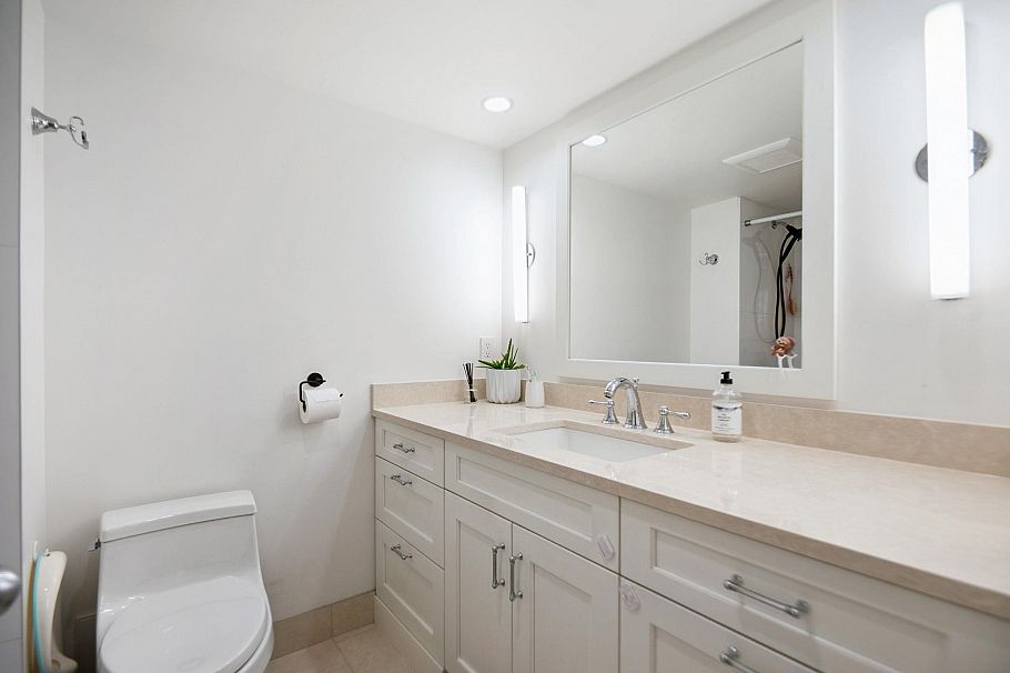 101 1696 W 10th Avenue Vancouver, BC - 20