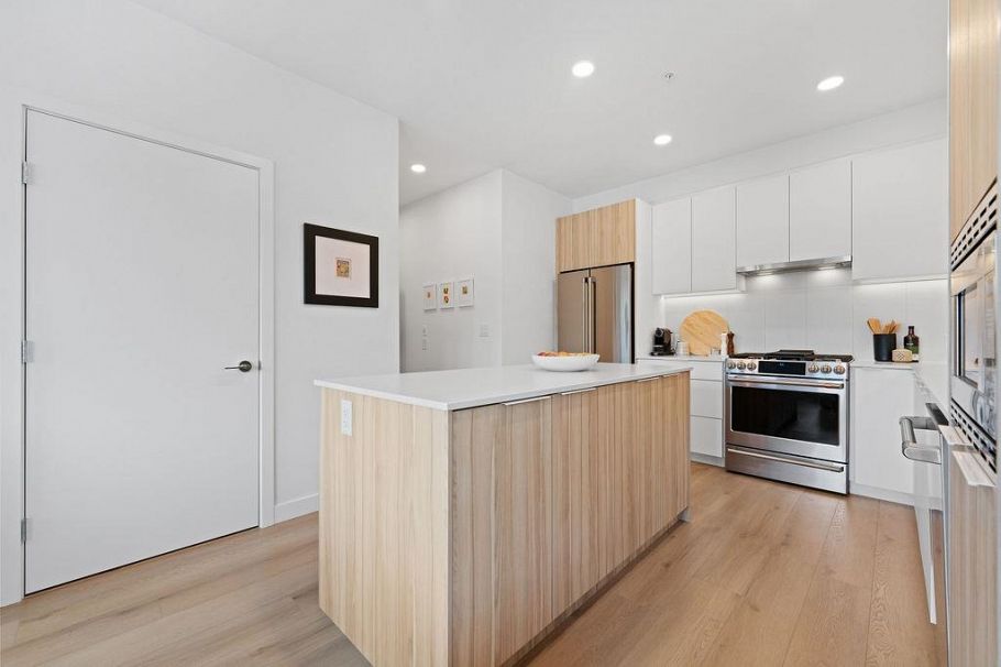 504 2450 Garden Drive Vancouver, BC - 9