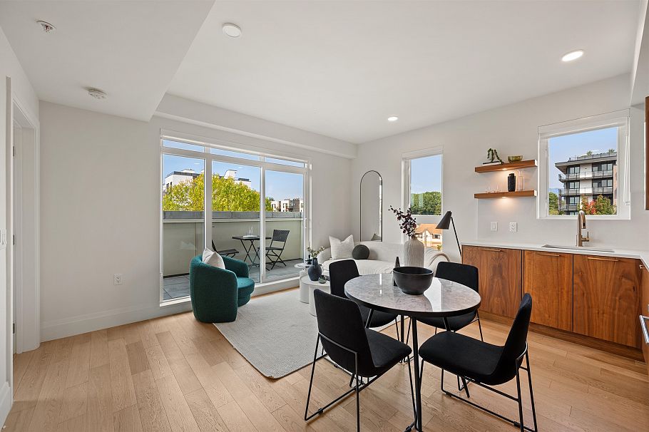 411 2550 Garden Drive Vancouver, BC - 1