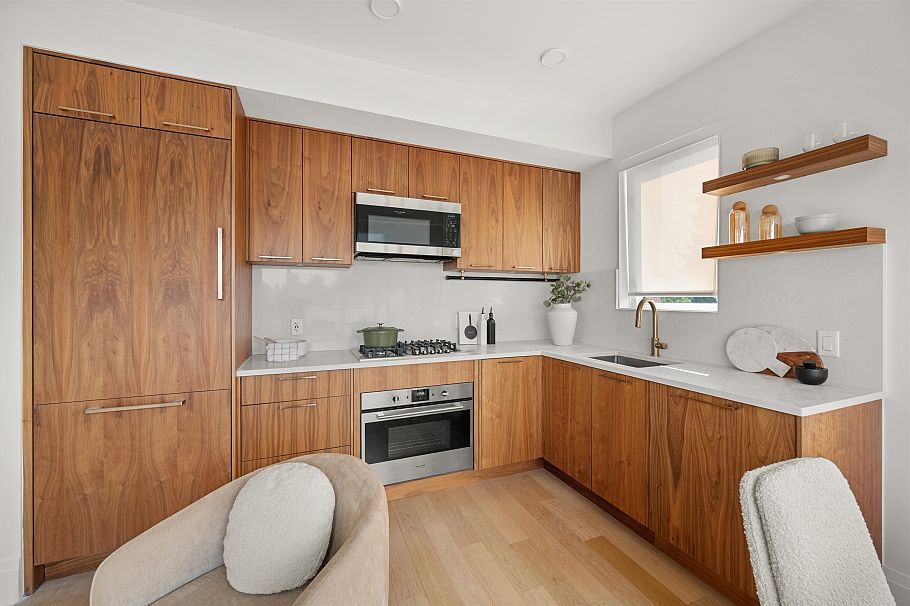 406 2550 Garden Drive Vancouver, BC - 6