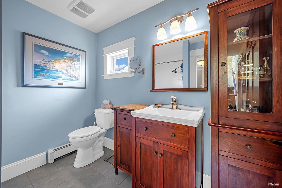 255 W 6th Street North Vancouver, BC - 26