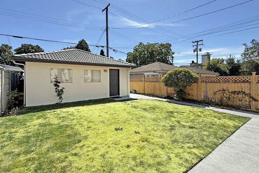 2066 W 44th Avenue Vancouver, BC - 34