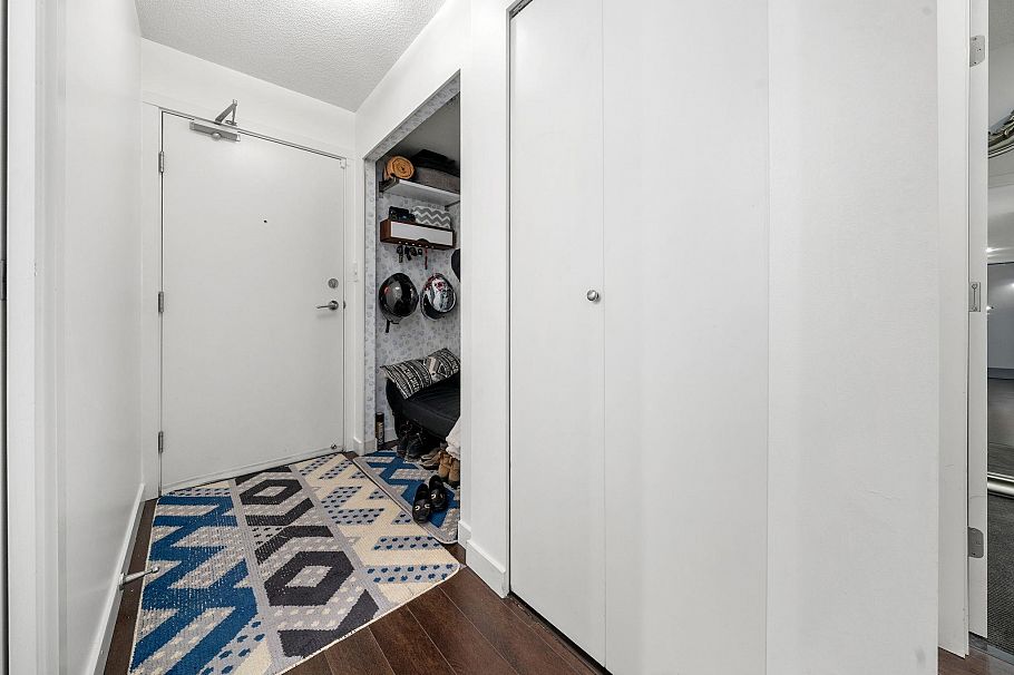 211 445 W 2nd Avenue Vancouver, BC - 5