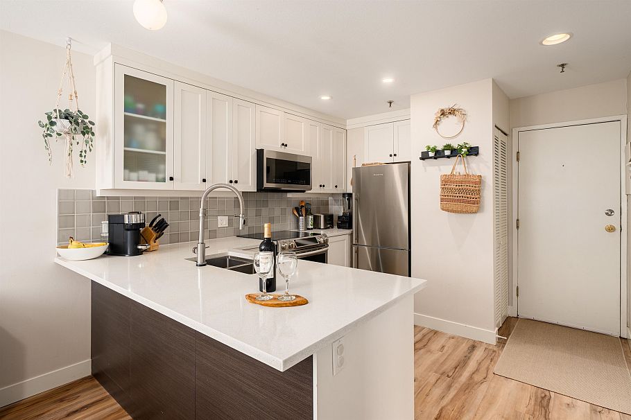 302 2333 Eton Street Vancouver, BC - 5