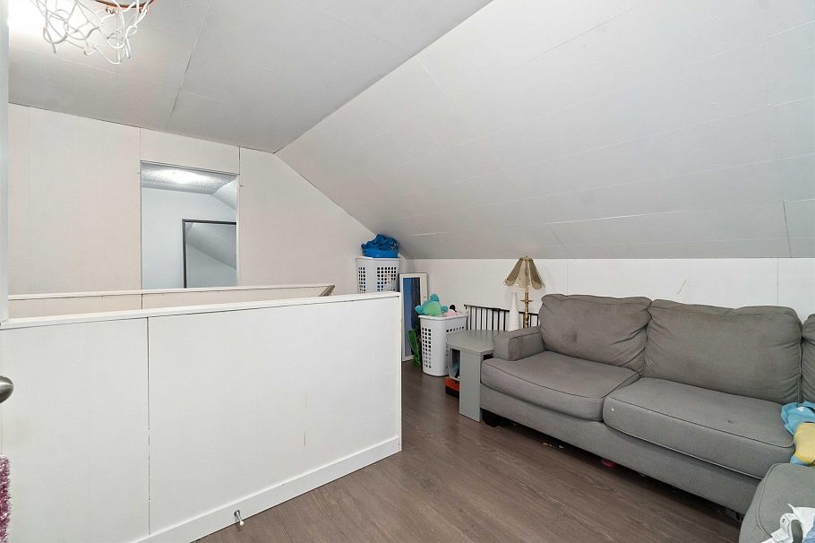 5735 Earles Street Vancouver, BC - 13