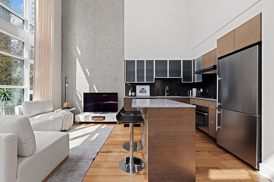 403 988 Richards Street Vancouver, BC - 2