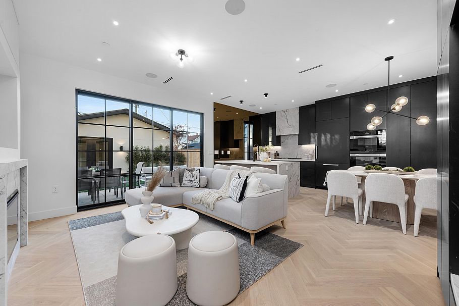 2 240 E 37th Avenue Vancouver, BC - 1