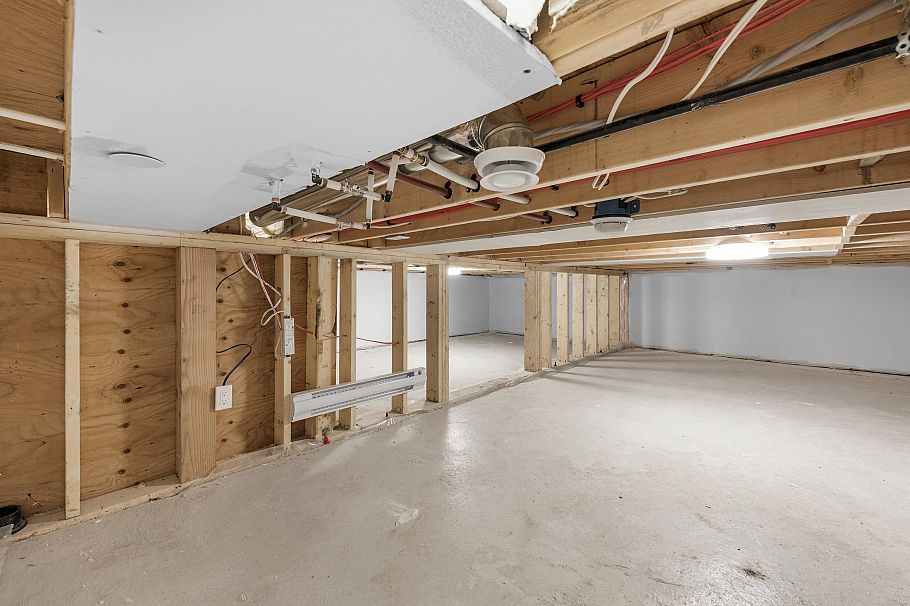 1 240 E 37th Avenue Vancouver, BC - 37