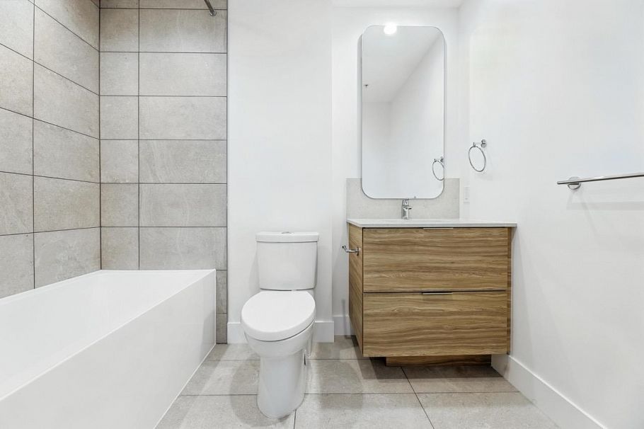 605 2385 Emery Court North Vancouver, BC - 16