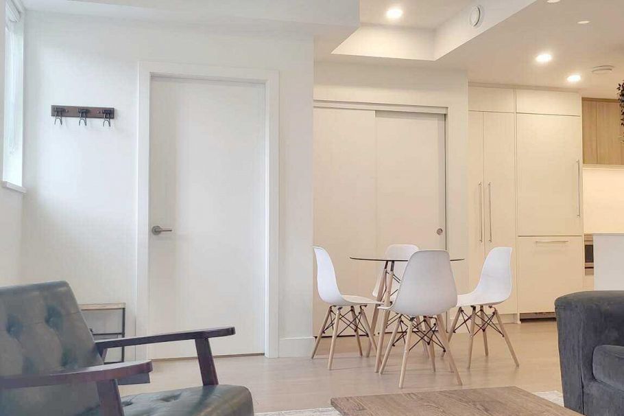 922 W 49th Avenue Vancouver, BC - 4