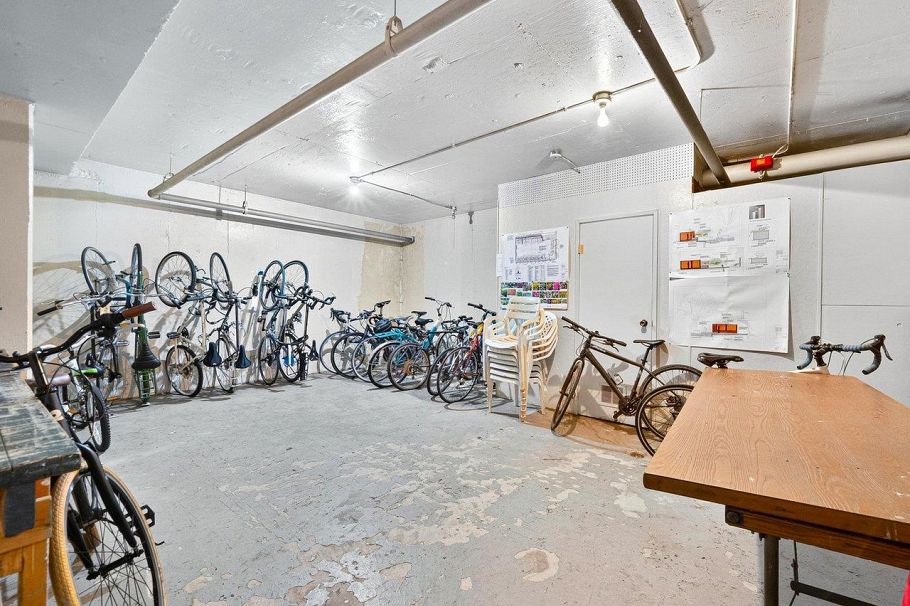 311 2121 W 6th Avenue Vancouver, BC - 20