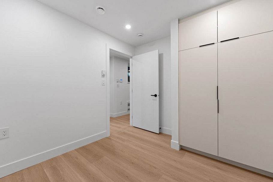 6890 Brooks Street Vancouver, BC - 34