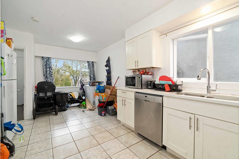 5735 Earles Street Vancouver, BC - 9