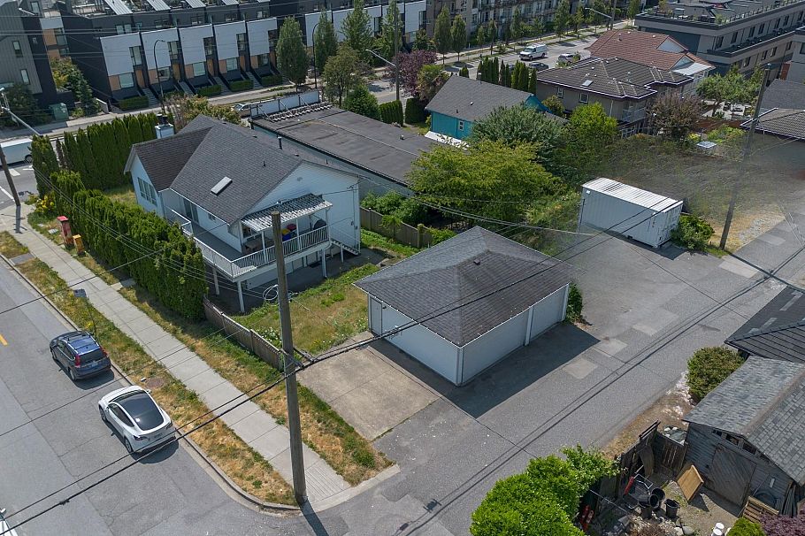 658 E 3rd Street North Vancouver, BC - 11