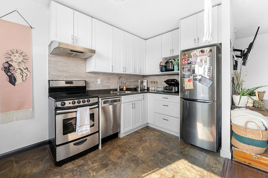 706 145 St. Georges Avenue North Vancouver, BC - 9