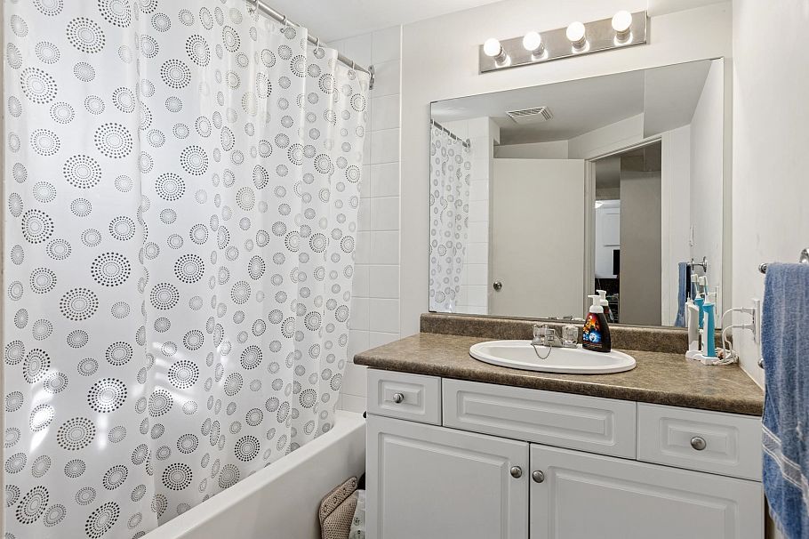 415 W 26th Street North Vancouver, BC - 33