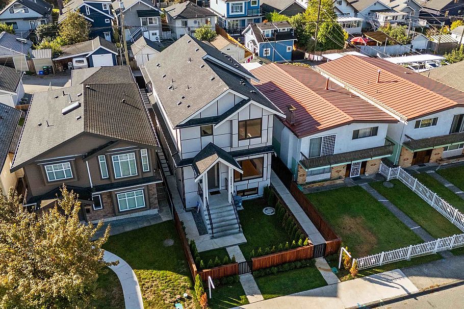 1 2658 Dundas Street Vancouver, BC - 3