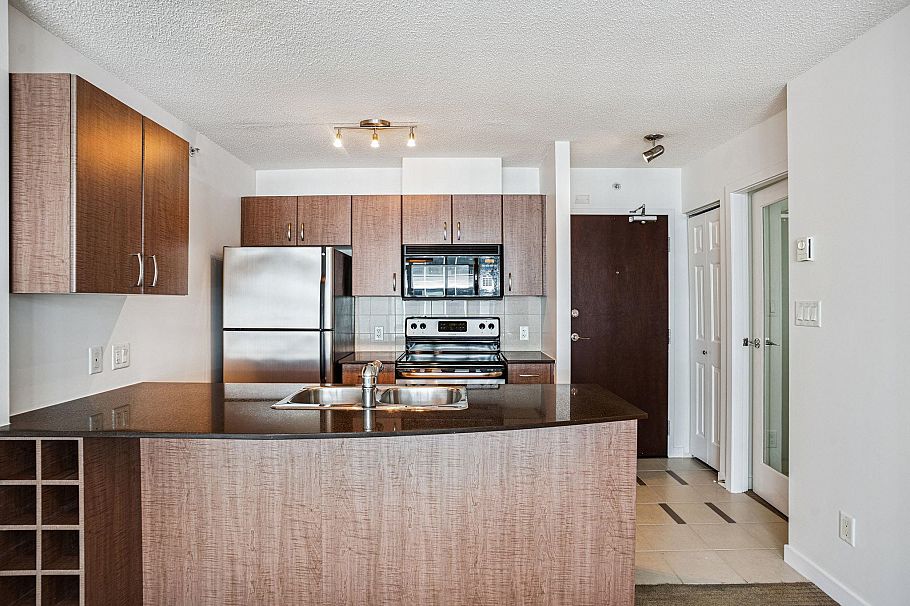 2006 610 Granville Street Vancouver, BC - 10