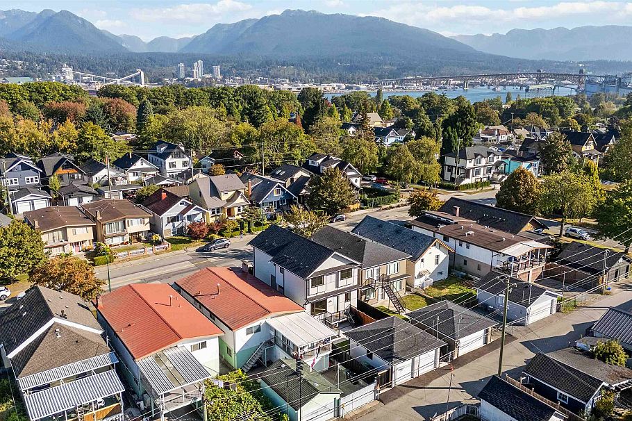 1 2658 Dundas Street Vancouver, BC - 7