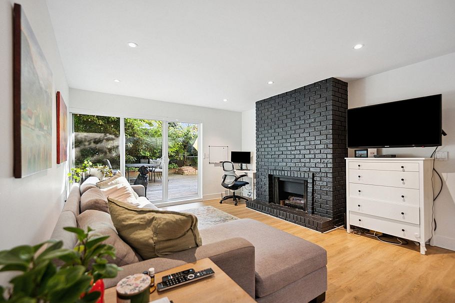 101 1696 W 10th Avenue Vancouver, BC - 5