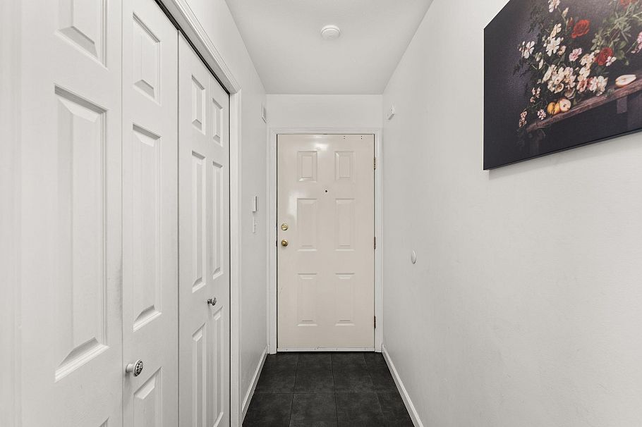 202 1537 Charles Street Vancouver, BC - 17