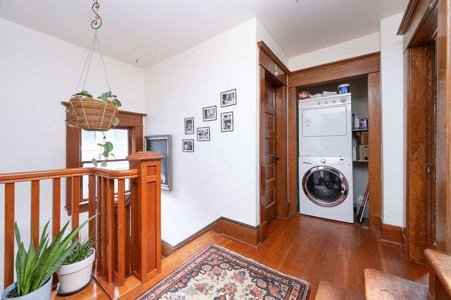 1449 E 10th Avenue Vancouver, BC - 11