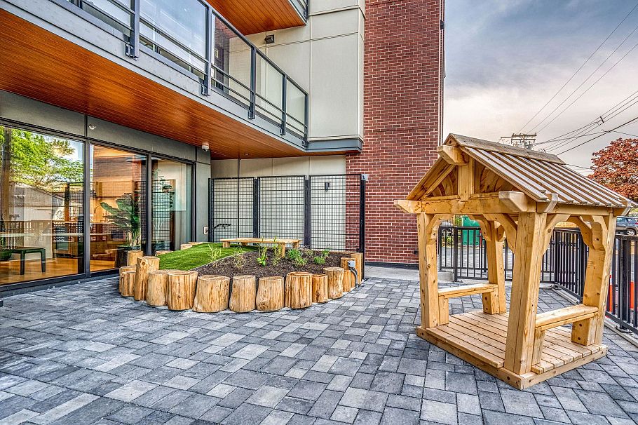 111 2550 Garden Drive Vancouver, BC - 21