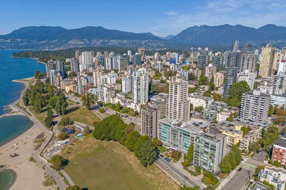404 1233 Beach Avenue Vancouver, BC - 1